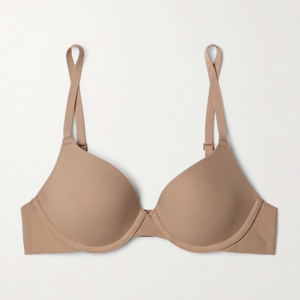 Skims (34D) “Fits Everbody” T-Shirt Nude Bra in Clay/ Neutral.